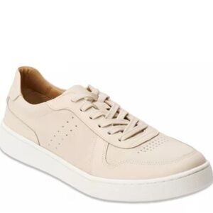 Women’s NISOLO Bria Go-To sneakers- bone. Size 9